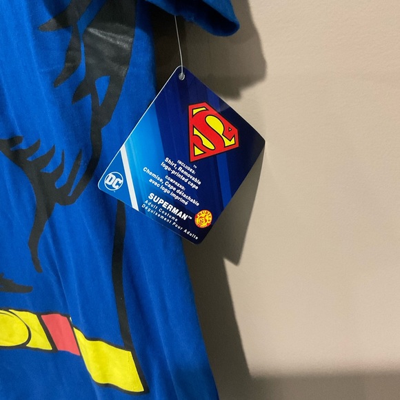 DC Superman T shirt size XL. Removable cape with Velcro. - Picture 2 of 5